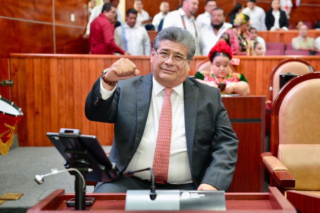 Javier Casique Zárate tomó protesta como diputado en el Congreso del Estado