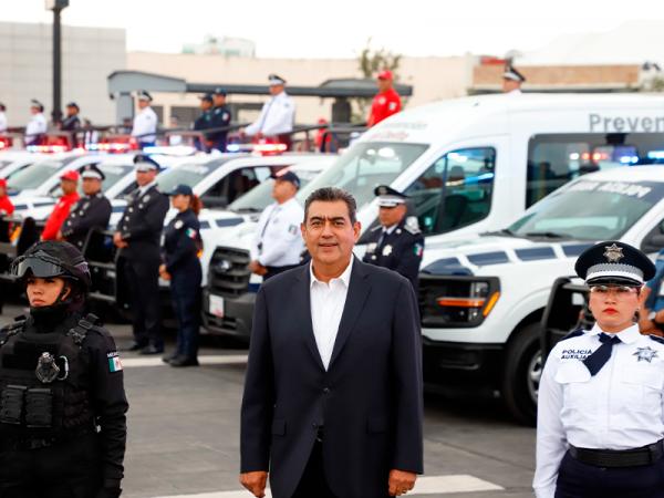 Sergio Salomón reconoció por años de servicio a personal policíaco y a 494 cadetes del curso de Policía Estatal de Proximidad